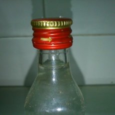 Botellas antiguas: BOTELLIN DE GINEBRA BEEFEATER. DRY GIN. JAMES BURROUGH LONDON. . Lote 45157367