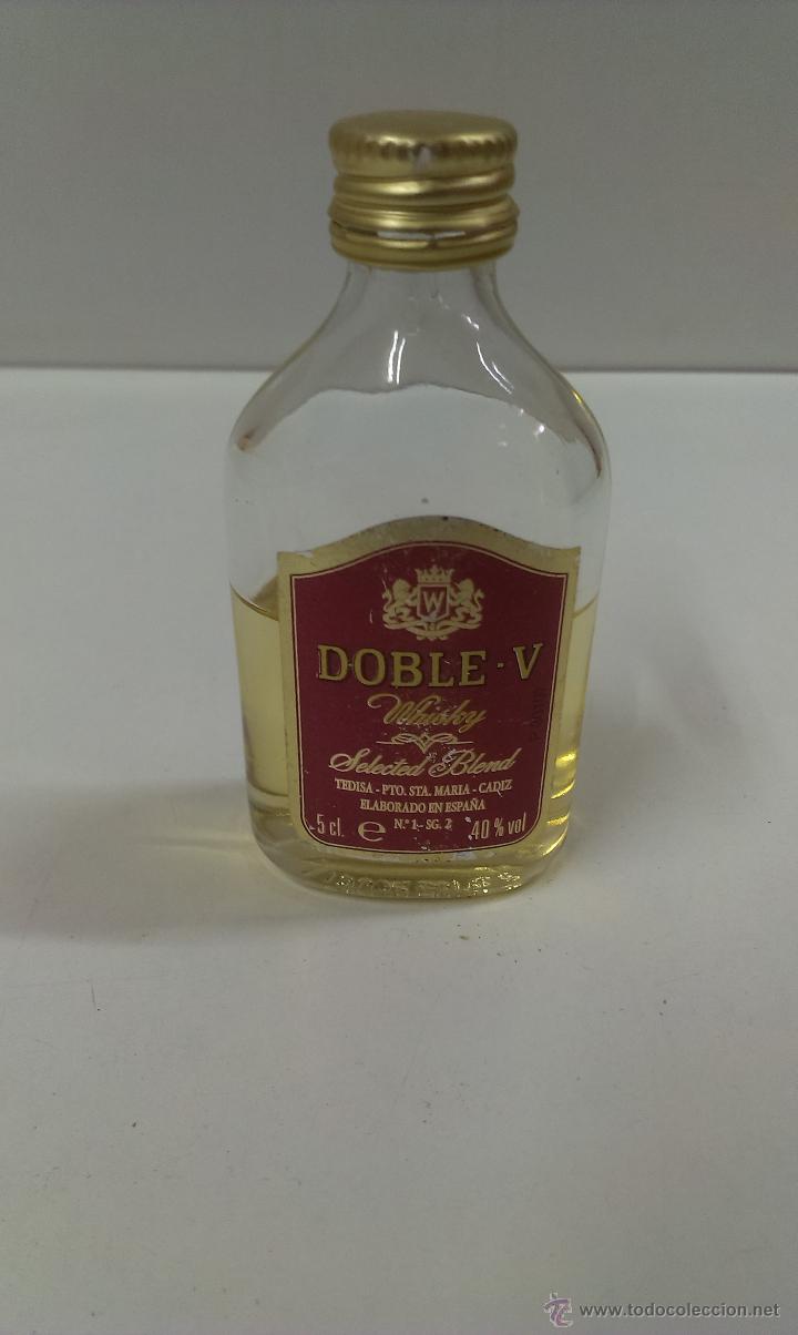 Botellas antiguas: BOTELLA PEQUE&Ntilde;A WHISKY (DOBLE V) - Foto 1