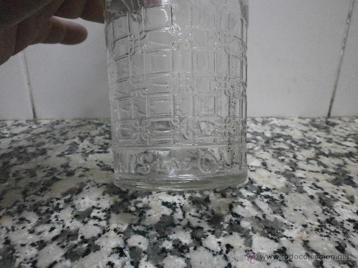 Botellas antiguas: BOTELLA ANIS LAS CADENAS LETRAS EN RELIEVE CERCA DE LA BASE - Foto 2