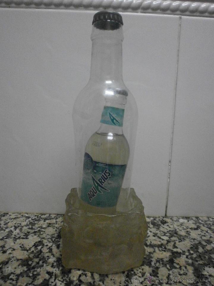 Botellas antiguas: BOTELLA EXPOSITOR AQUARIUS CUBITO DE HIELO - Foto 1
