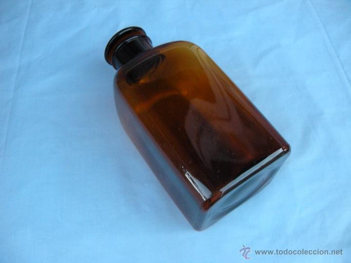 Botellas antiguas: ANTIGUA BOTELLA DE LABORATORIO CUADRADA. - Foto 2