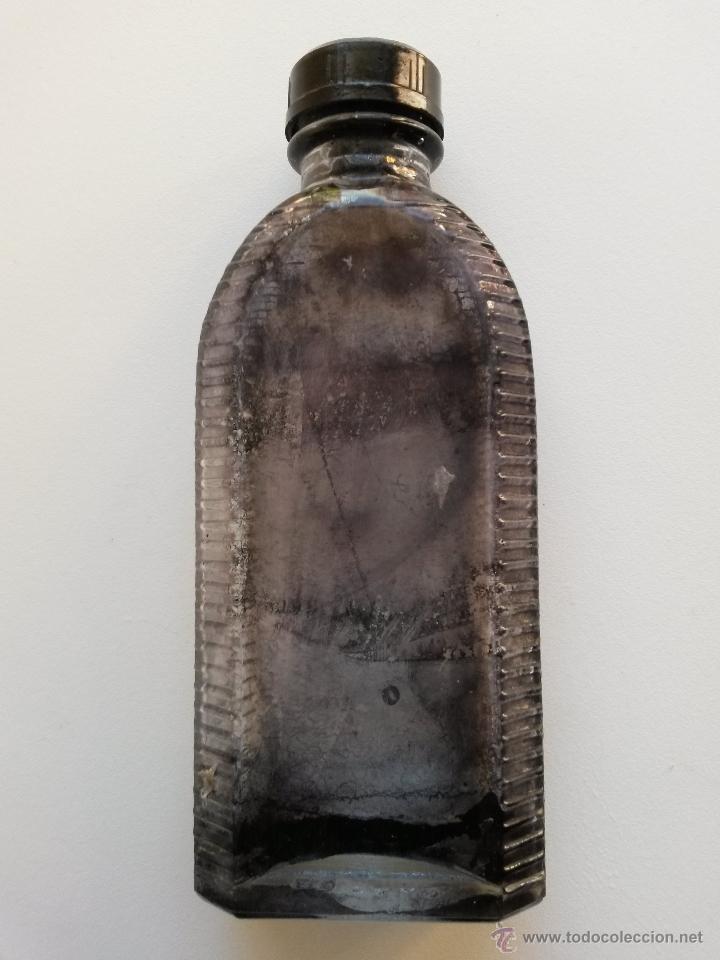 Botellas antiguas: Frasco de bufalo de 13 x 5,5 x 2,8 cms - Foto 2