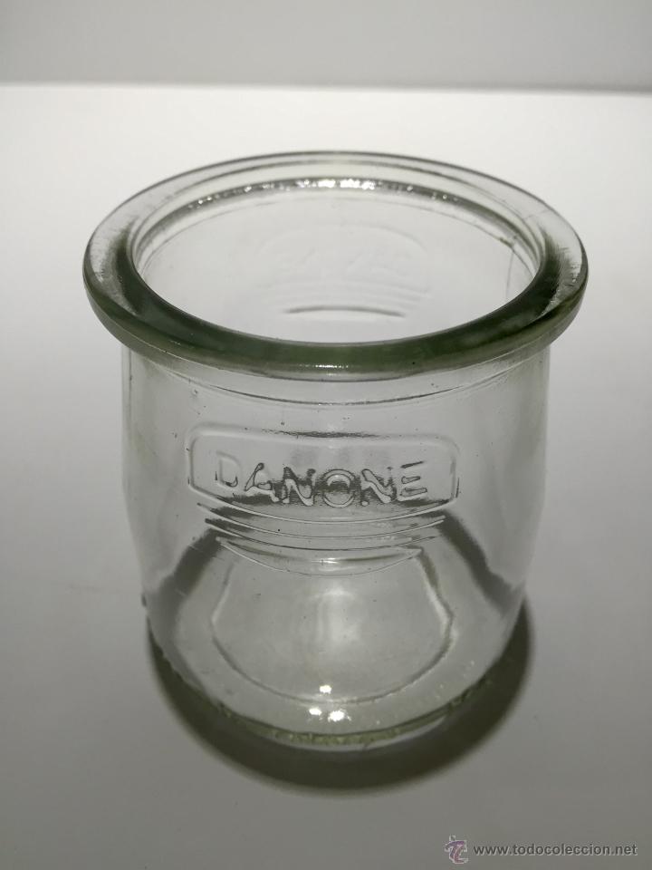 Botellas antiguas: ANTIGUO VASO DE * DANONE* LETRAS EN RELIEVE - Foto 1