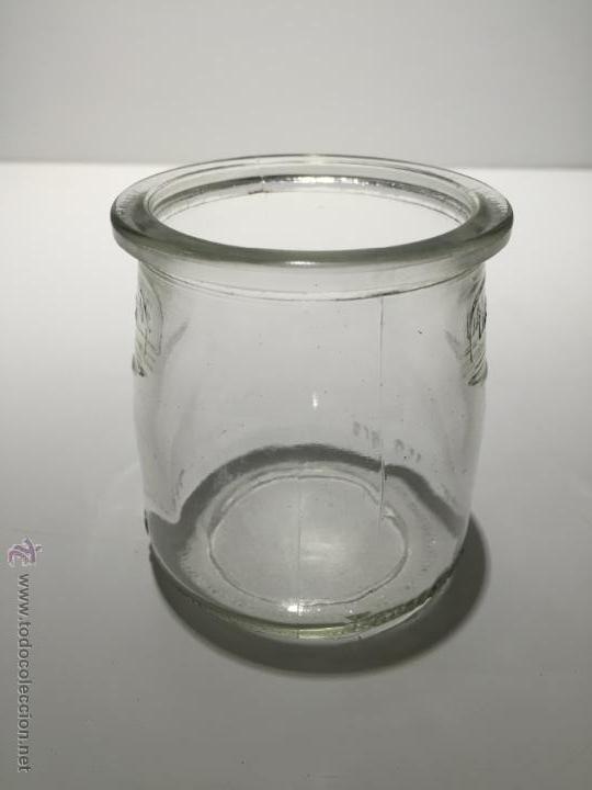 Botellas antiguas: ANTIGUO VASO DE * DANONE* LETRAS EN RELIEVE - Foto 2
