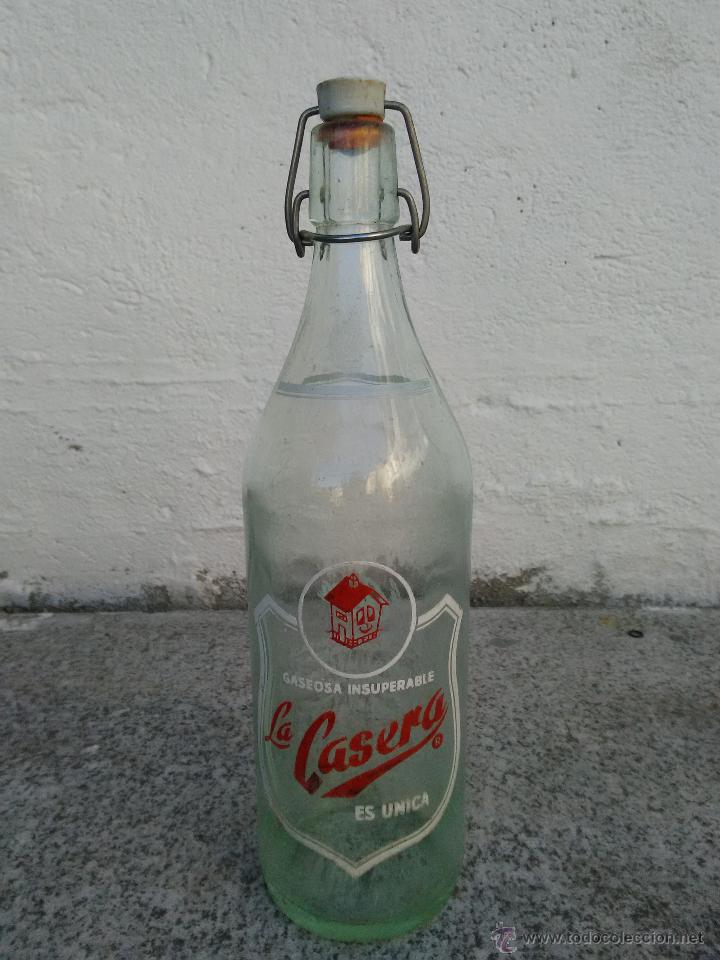 Botellas antiguas: Botella de 1 l. gaseosa La Casera - Foto 1