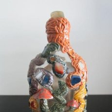 Botellas antiguas: ANTIGUA Y RARA BOTELLA DE CRISTAL Y PIEDRAS MINERALES INCRUSTADAS. CON COLORIDOS MOTIVOS EN RELIEVE