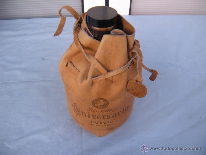 Botellas antiguas: BOTELLA DE RON PAMPERO ANIVERSARIO - Foto 4
