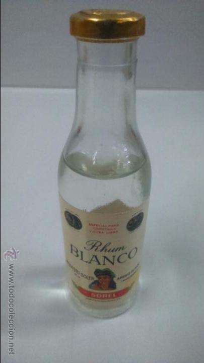 Botellas antiguas: BOTELLA PEQUE&Ntilde;A. RHUM BLANCO - Foto 1