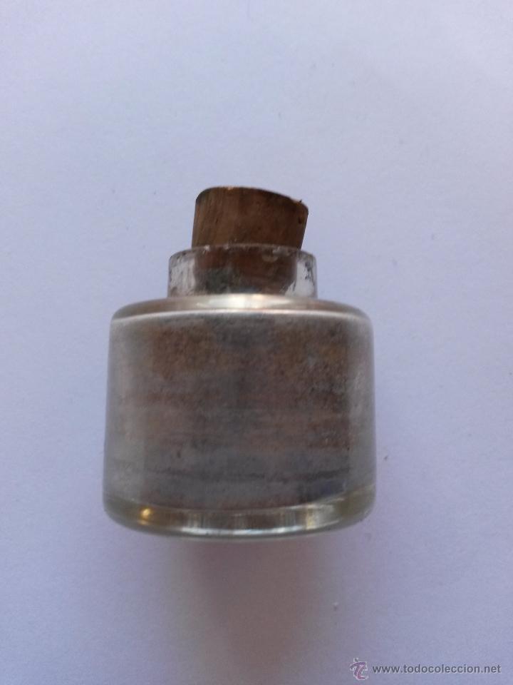 Botellas antiguas: Frasco antiguo de 3 x 3 cms - Foto 1