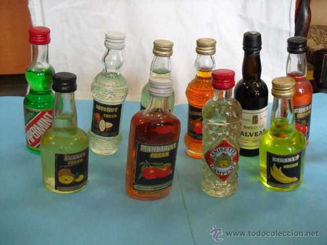 Botellas antiguas: 10 botellas peque&ntilde;itas de licor - Foto 1