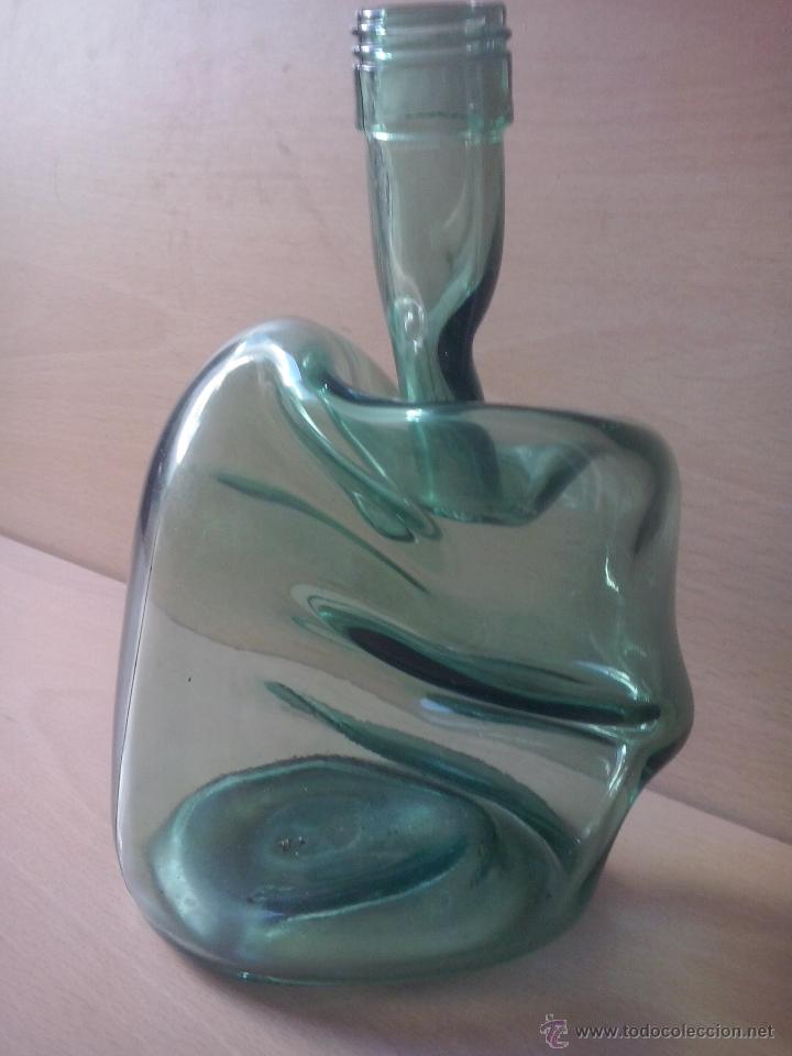 Botellas antiguas: muy original botella deformada - Foto 2
