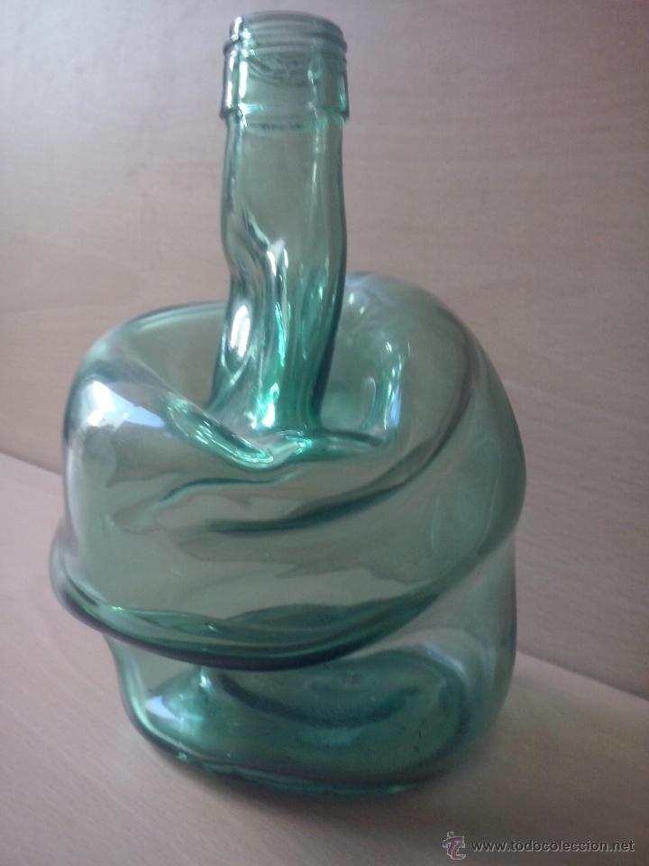 Botellas antiguas: muy original botella deformada - Foto 3