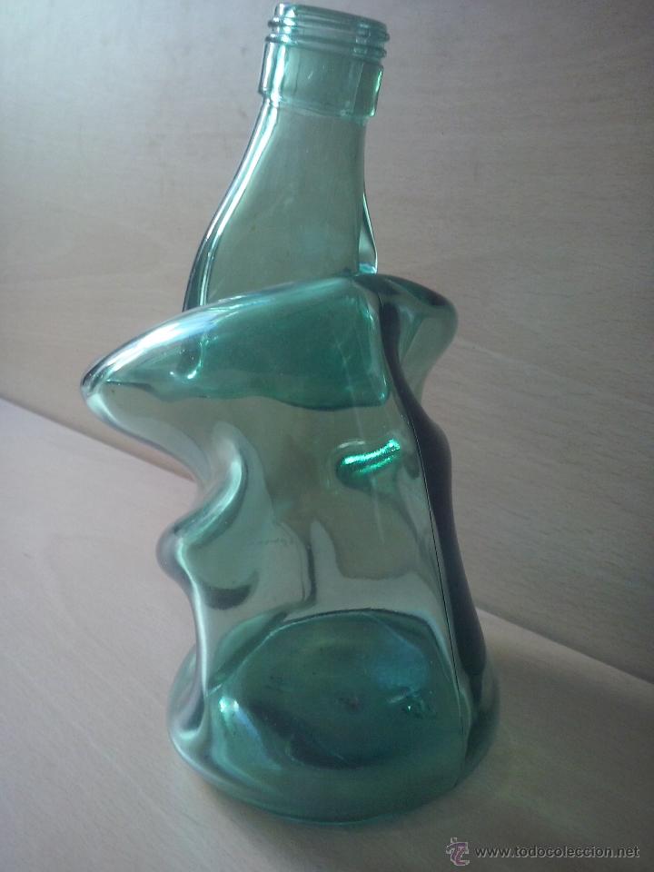 Botellas antiguas: muy original botella deformada - Foto 4