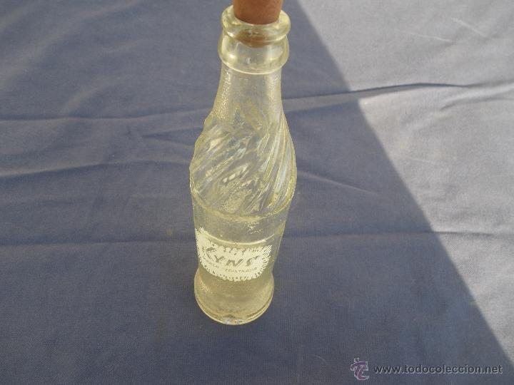 Botellas antiguas: VIEJA BOTELLA DE KINS .. VER - Foto 2