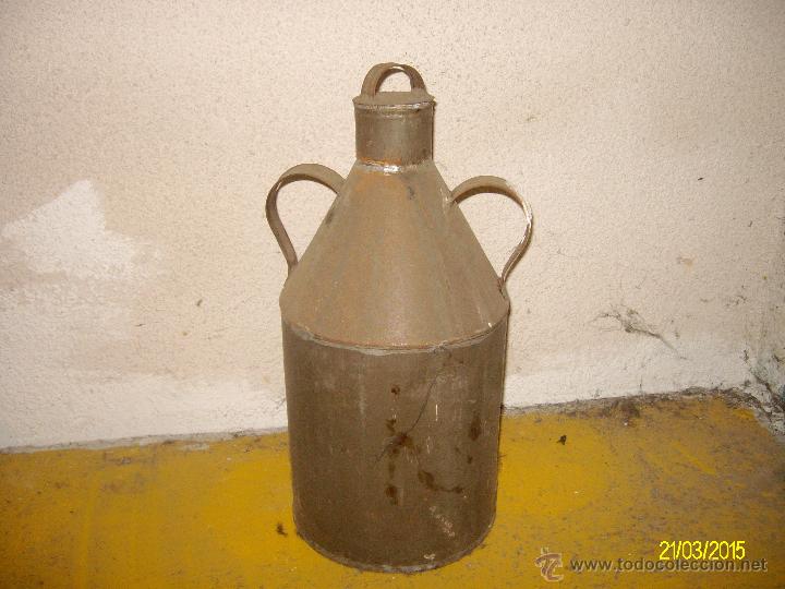 Botellas antiguas: Antiguo envase de metal, 48 cm. - Foto 1