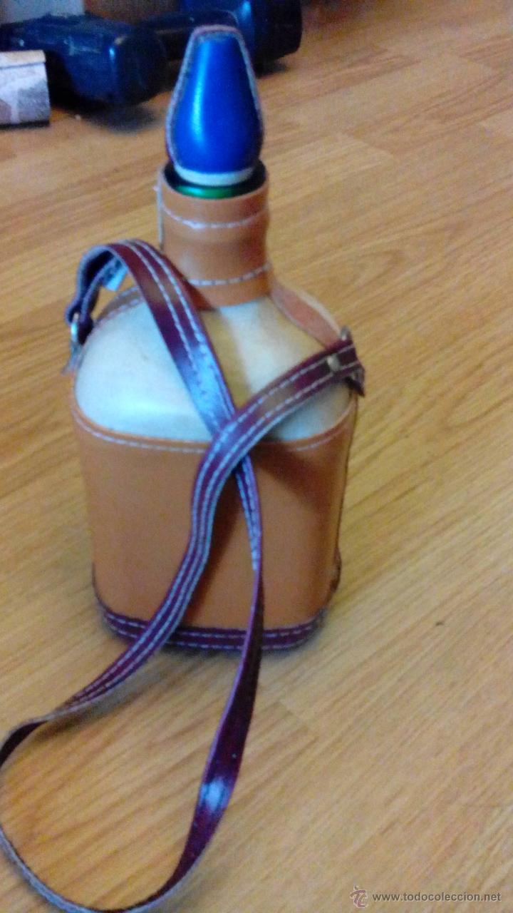 Botellas antiguas: BOTELLA - TEQUILA - FORRADA EN NAPA - Foto 2