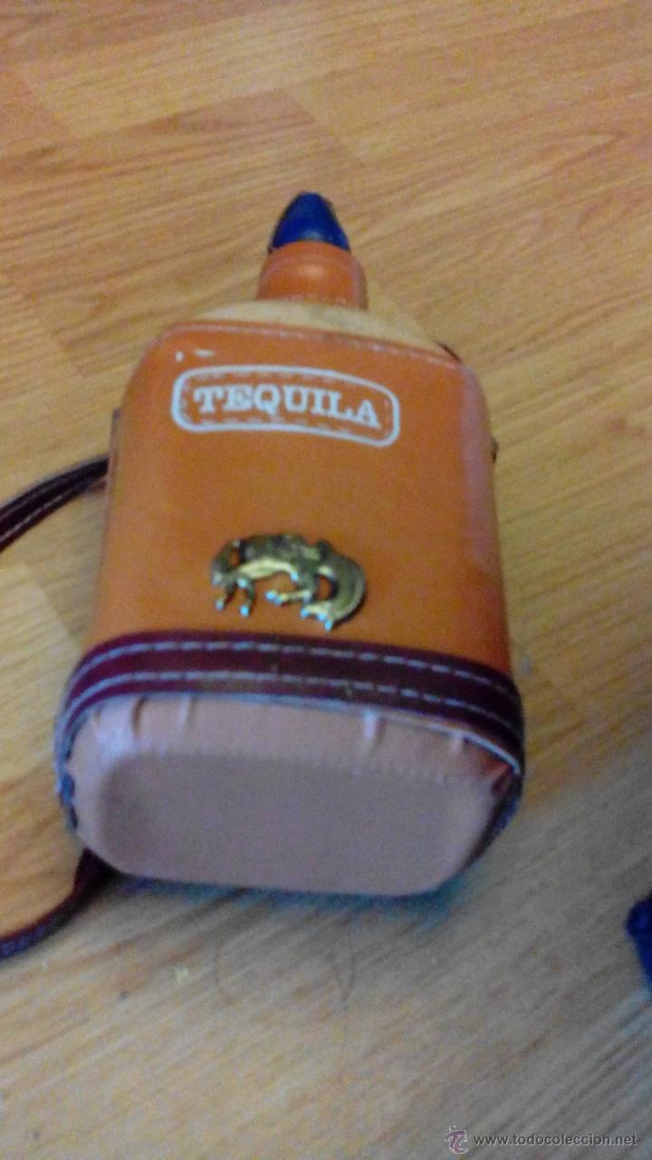 Botellas antiguas: BOTELLA - TEQUILA - FORRADA EN NAPA - Foto 3