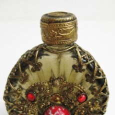 Botellas antiguas: IMPRESIONANTE BOTELLA PERFUMERO DE BOLSO EN CRISTAL DE BOHEMIA Y FILIGRANA DORADA CON PEDRERIA XIX. Lote 48980015