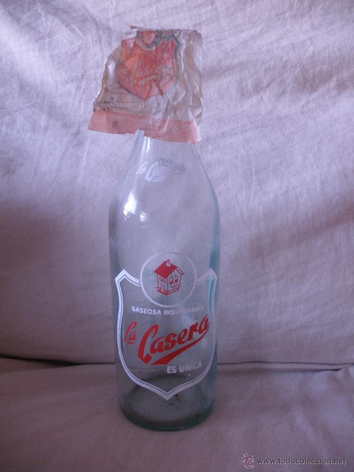Botellas antiguas: ANTIGUA BOTELLA DE LA CASERA,CON PARTE DE PRECITO,ORIGINAL. - Foto 1