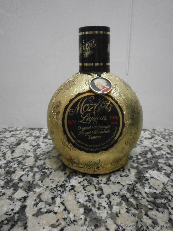 Botellas antiguas: BOTELLA MOZART LIQUEUR VACIA - Foto 1