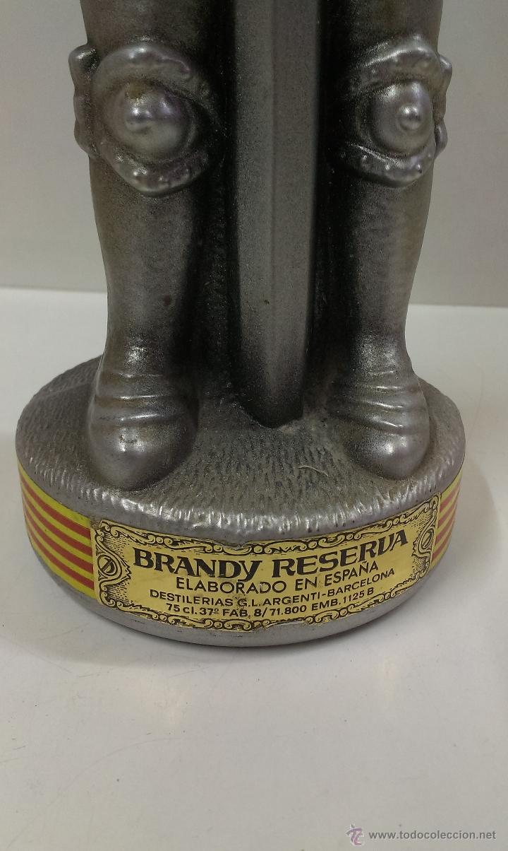 Botellas antiguas: BOTELLA DE BRANDY RESERVA. ARMADURA - Foto 3