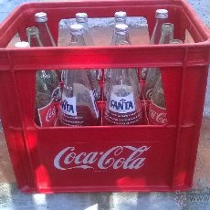Botellas antiguas: CAJA ANTIGUA DE COCA COLA CON BOTELLAS DE FANTA Y COCA COLA 