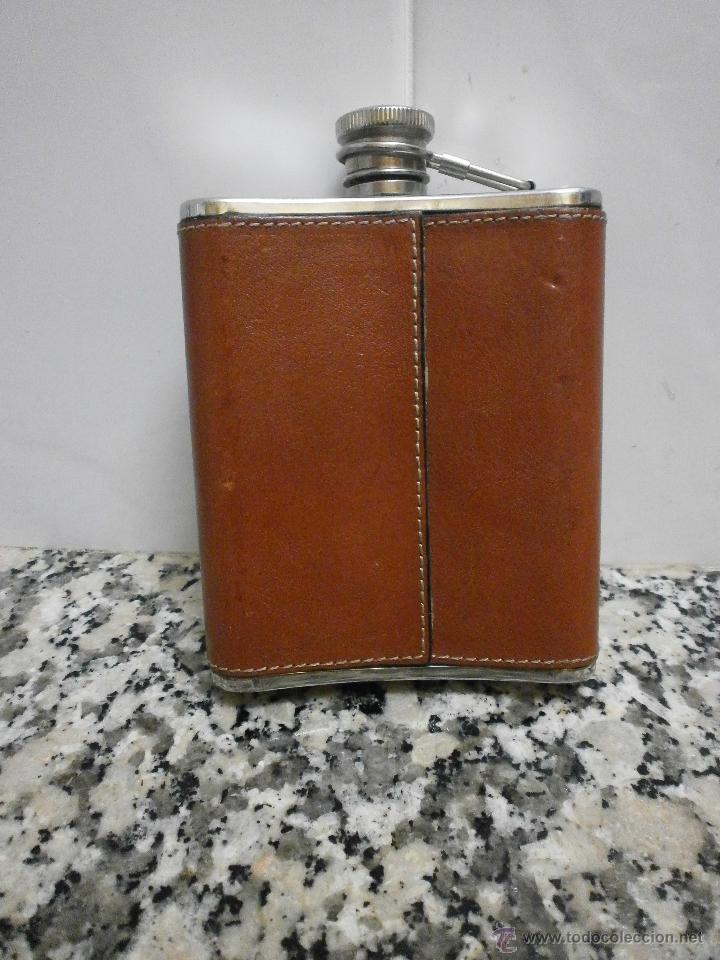 Botellas antiguas: PETACA CON FUNDA - Foto 2