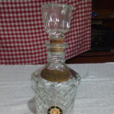 Botellas antiguas: EXQUISITA BOTELLA LICORERA DE CRISTAL TALLADO . RUM CORUBA THE ROYAL RUM.