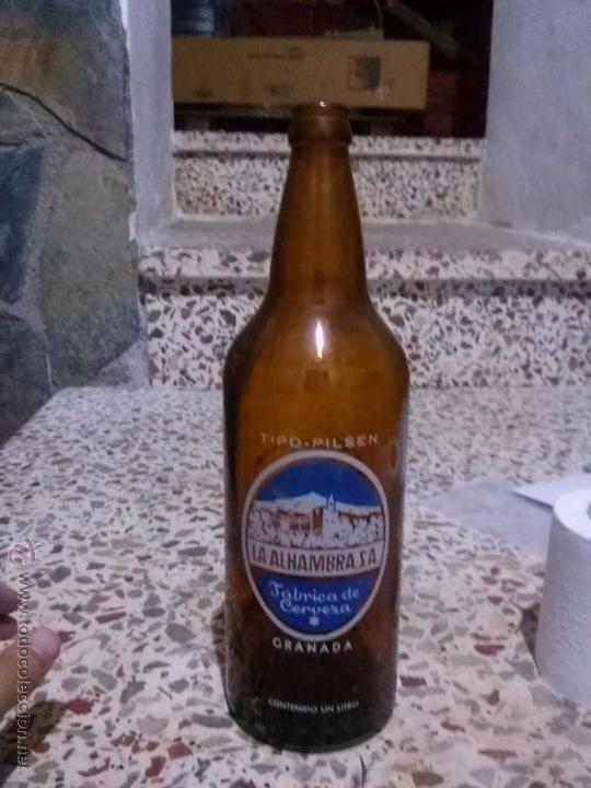 Botellas antiguas: Botella de cerveza alhambra 1litro - Foto 1
