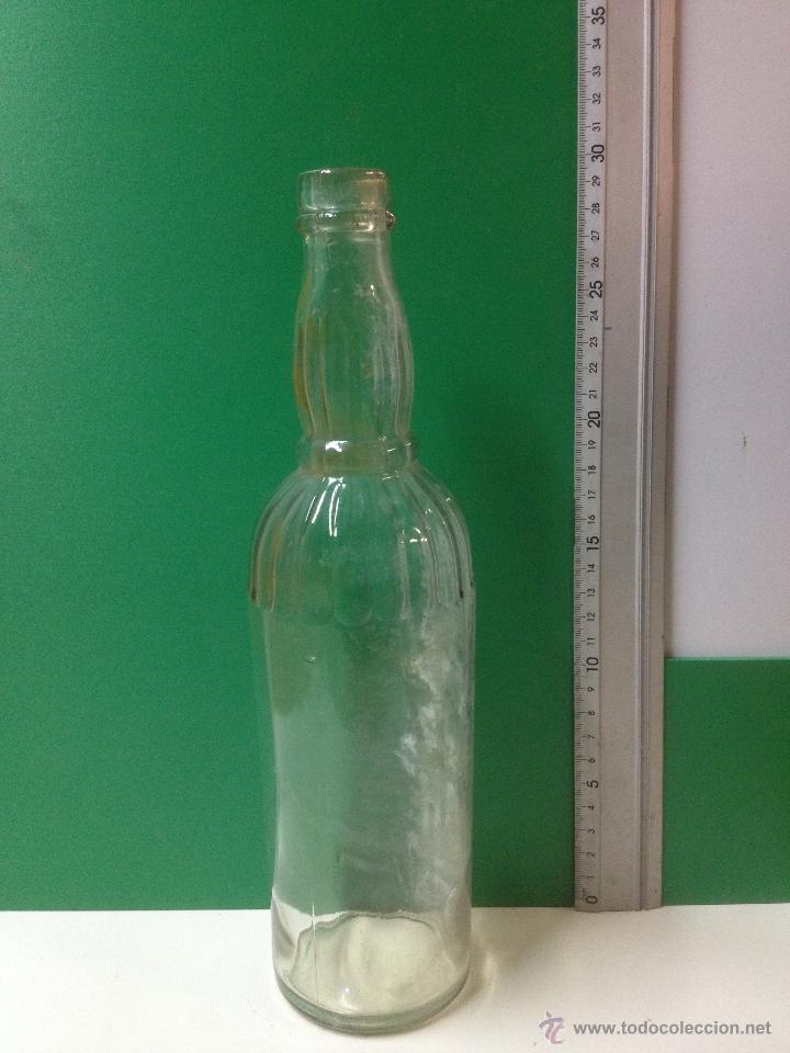 Botellas antiguas: BOTELLA CON RELIEVES - Foto 1