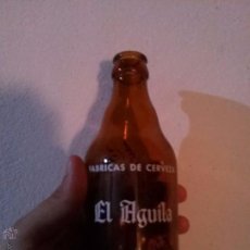 Botellas antiguas: BOTELLA DE CERVEZA, CERVEZAS EL AGUILA VALENCIA MADRID CÓRDOBA TERCIO DE 33 CL. Lote 50534774