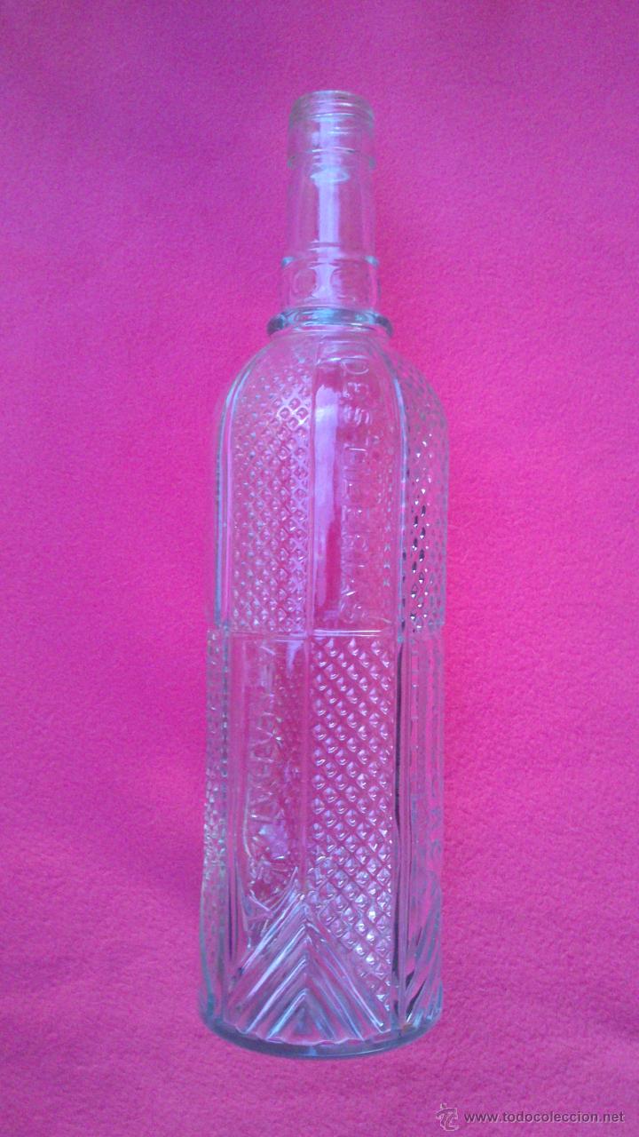 Botellas antiguas: Botella de Licor A.Nadal-Bu&ntilde;ola, Mallorca. - Foto 1