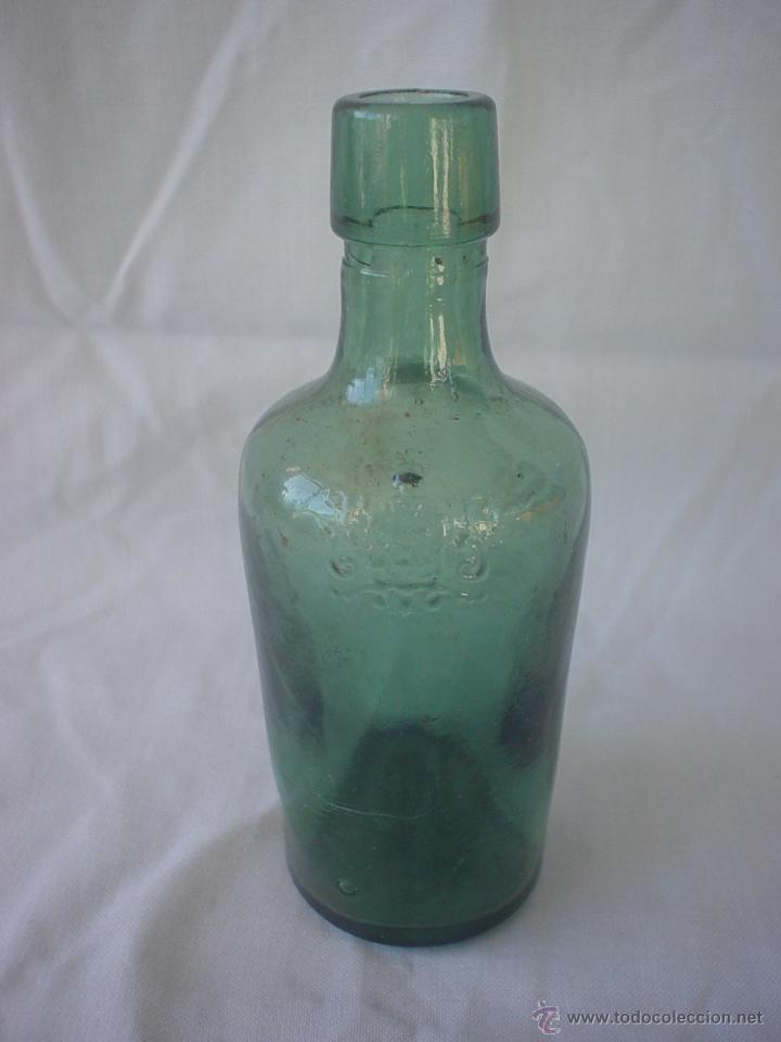 Botellas antiguas: BOTELLIN BERTOLA - Foto 1
