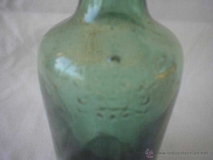 Botellas antiguas: BOTELLIN BERTOLA - Foto 2
