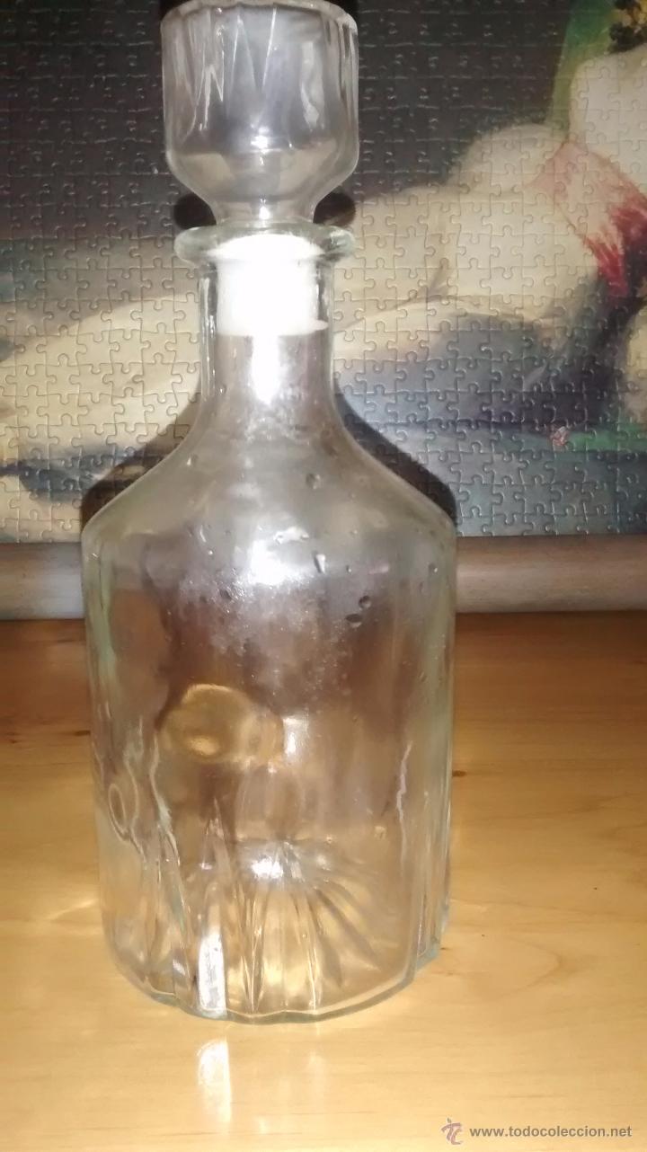 Botellas antiguas: Botella de cristal con su tapon - Foto 3