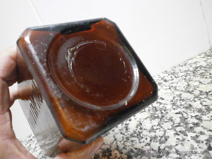Botellas antiguas: BOTELLA COINTREAU  LETRAS EN RELIEVE EN LOS LADOS - Foto 3