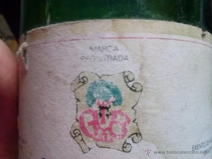 Botellas antiguas: Botella de mosto Guztia. - Foto 2