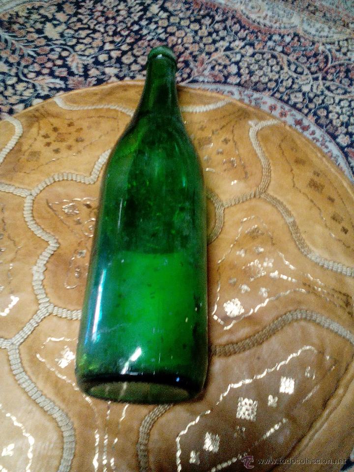Botellas antiguas: Botella de mosto Guztia. - Foto 7