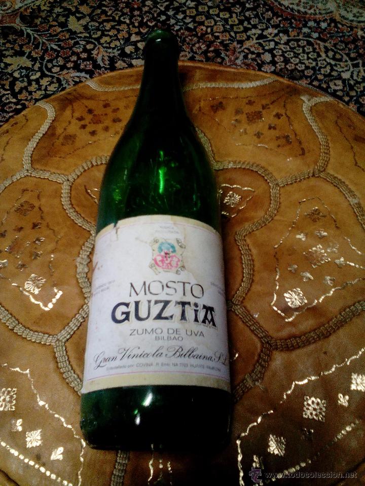 Botellas antiguas: Botella de mosto Guztia. - Foto 9