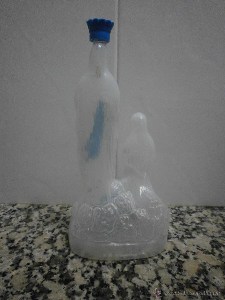 Botellas antiguas: BOTELLA PLASTICO VIRGEN DE LOURDES - Foto 2