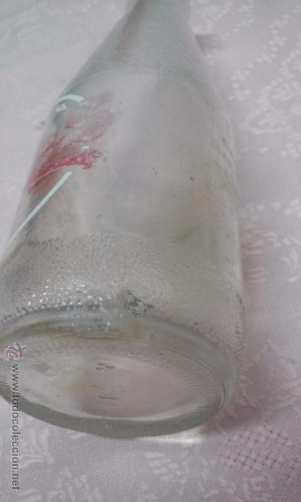 Botellas antiguas: PEQUE&Ntilde;O PIQUE EN EL CULO poca cosa - Foto 8