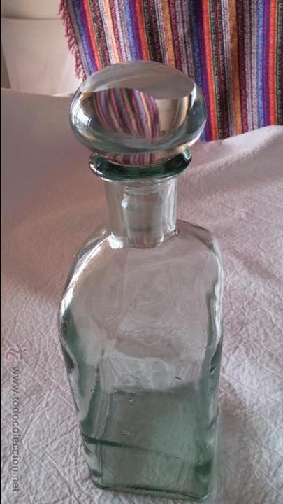 Botellas antiguas: botella de. vidrio tallado - Foto 1