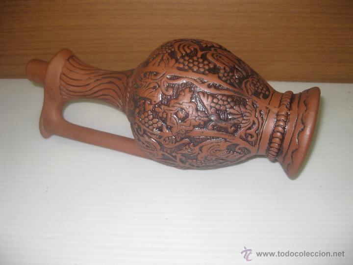 Botellas antiguas: Botella de vino en barro - Foto 2