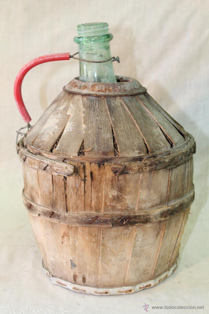 Botellas antiguas: BOTELLA DE CRISTAL VERDE FORRADA DE MADERA - Foto 1