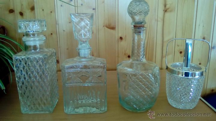 Botellas antiguas: LOTE DE LICORERAS Y CUBITERA - Foto 1