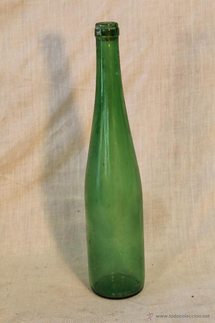 Botellas antiguas: BOTELLA DE CRISTAL VERDE SOPLADO - Foto 1