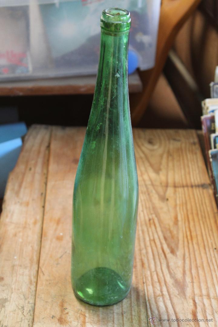 Botellas antiguas: BOTELLA DE CRISTAL VERDE SOPLADO - Foto 2