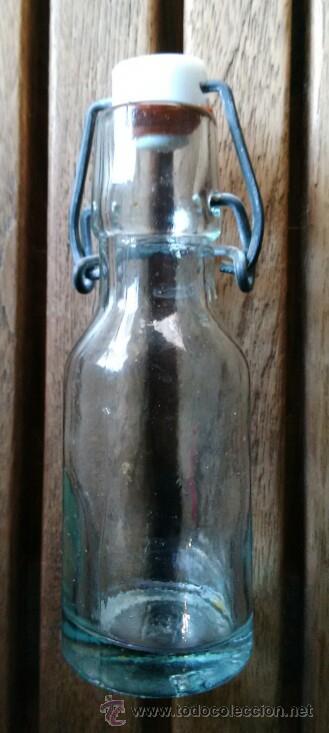 Botellas antiguas: Peque&ntilde;a botellita tipo La Casera 14 cms - Foto 1