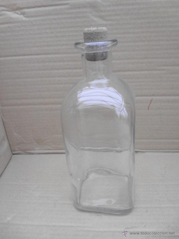 Botellas antiguas: BOTELLA USADA PARA RECOGER EL VINO DE LA BARRICA Y PODER SERVIRLO - Foto 1