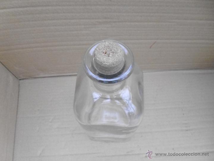 Botellas antiguas: BOTELLA USADA PARA RECOGER EL VINO DE LA BARRICA Y PODER SERVIRLO - Foto 2